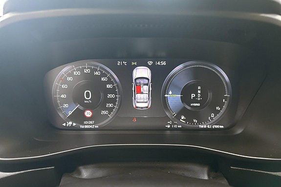 Volvo XC40 10 of 21