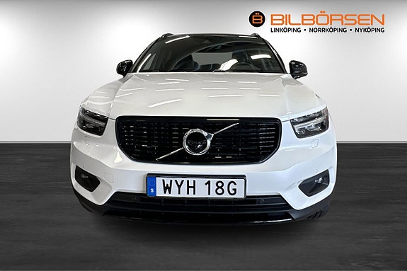 Volvo XC40 2 of 21