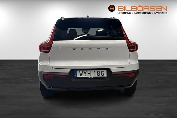 Volvo XC40 5 of 21