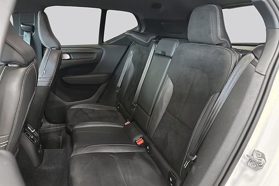 Volvo XC40 9 of 21