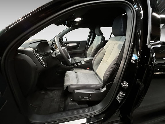 Volvo XC40 9 of 16