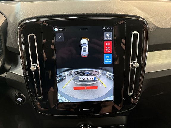 Volvo XC40 16 of 16