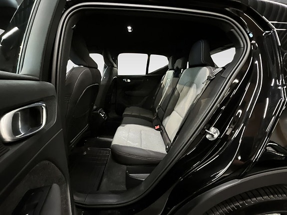Volvo XC40 10 of 16