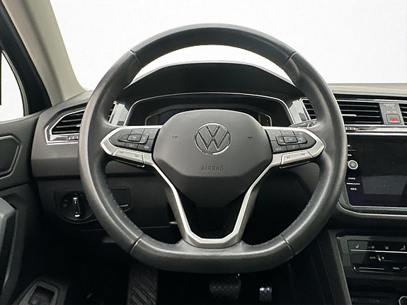 Volkswagen Tiguan 16 of 30
