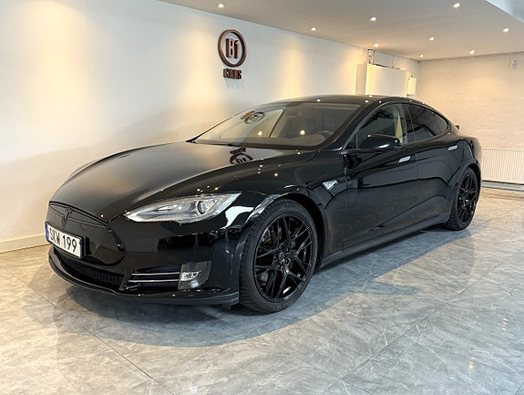 Tesla Model S 2 of 17