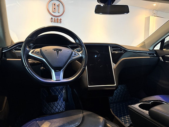 Tesla Model S 12 of 17