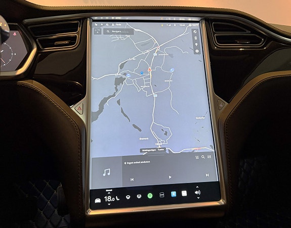 Tesla Model S 16 of 17