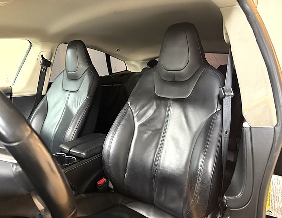 Tesla Model S 10 of 17