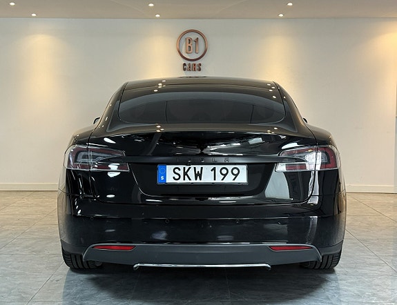 Tesla Model S 7 of 17