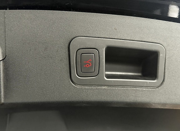 Tesla Model S 8 of 17