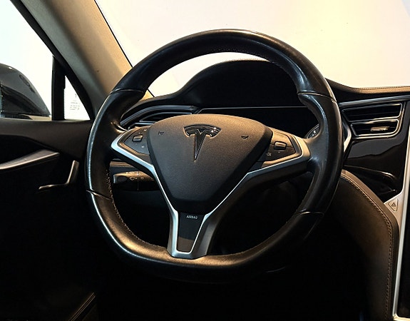 Tesla Model S 14 of 17