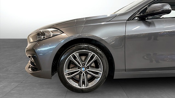 BMW 118i 9 of 13
