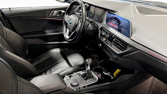BMW 118i 3 of 13