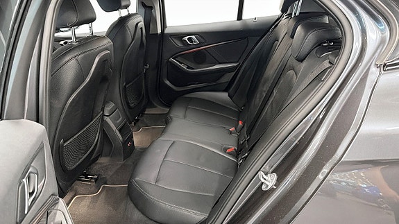 BMW 118i 5 of 13