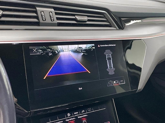 Audi Q8 e-tron 13 of 16