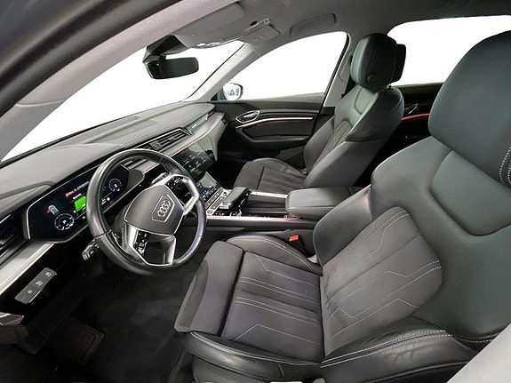 Audi Q8 e-tron 10 of 16