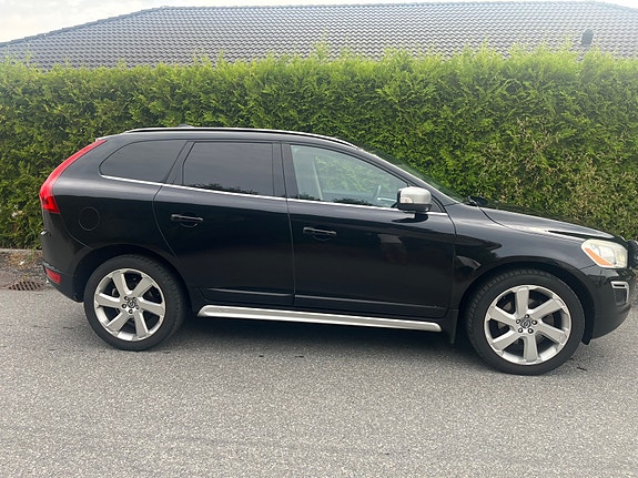Volvo XC60 2 of 10