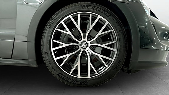 Porsche Taycan 4 9 of 13