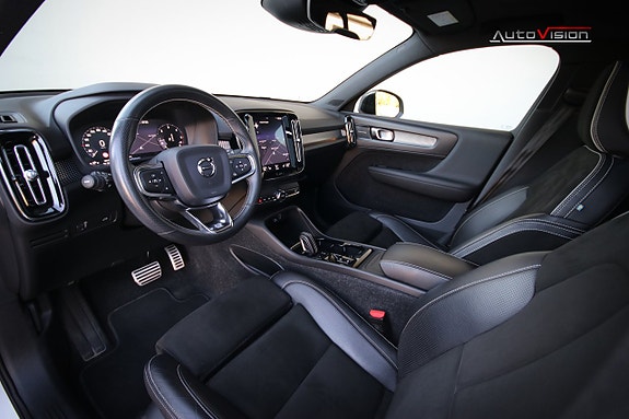 Volvo XC40 11 of 30
