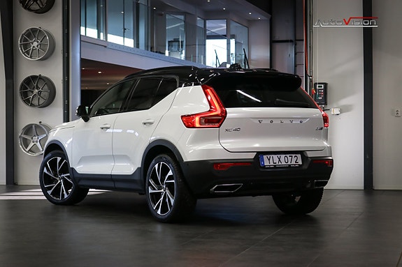 Volvo XC40 2 of 30