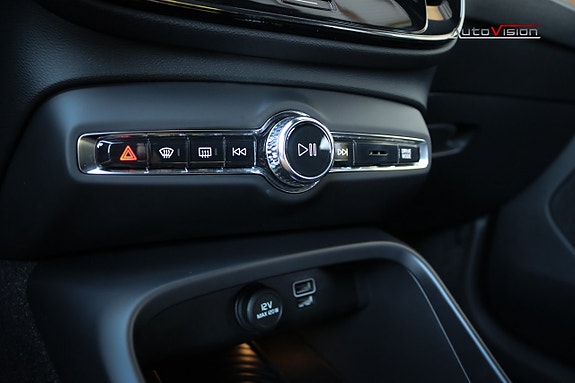 Volvo XC40 14 of 30