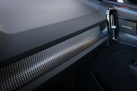 Volvo XC40 17 of 30