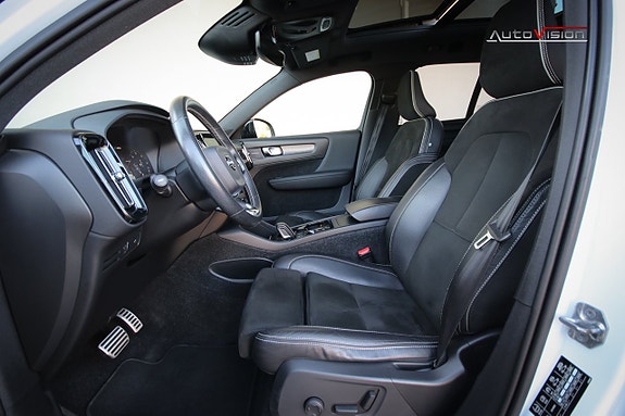 Volvo XC40 30 of 30