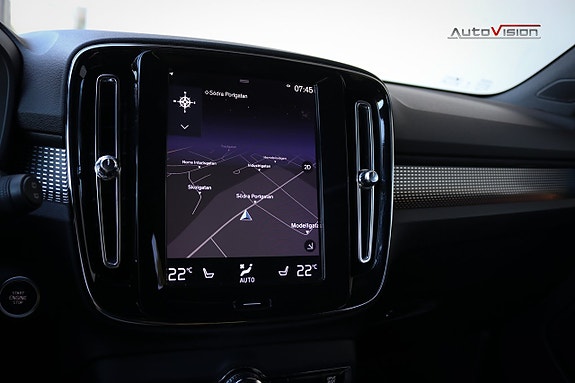 Volvo XC40 12 of 30