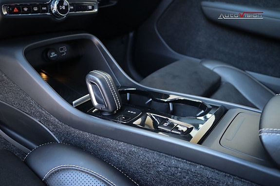 Volvo XC40 15 of 30