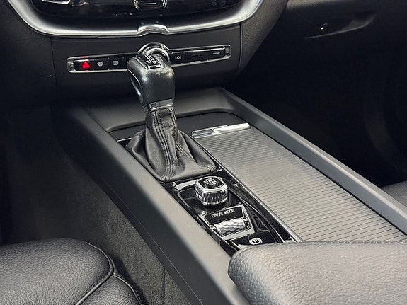 Volvo XC60 16 of 25