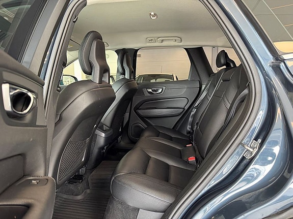 Volvo XC60 15 of 25