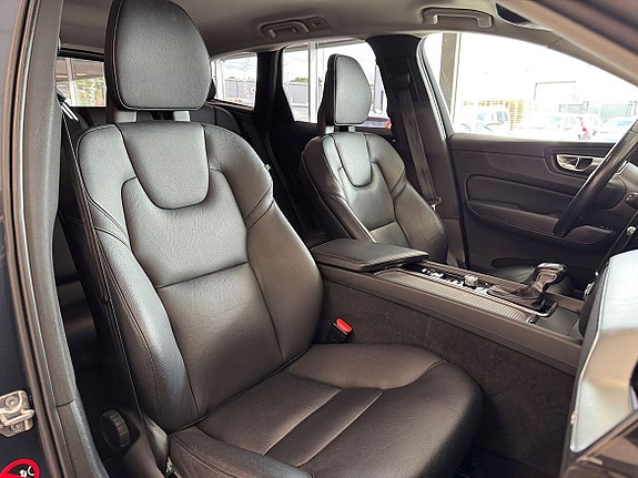Volvo XC60 13 of 25