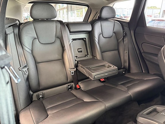 Volvo XC60 14 of 25