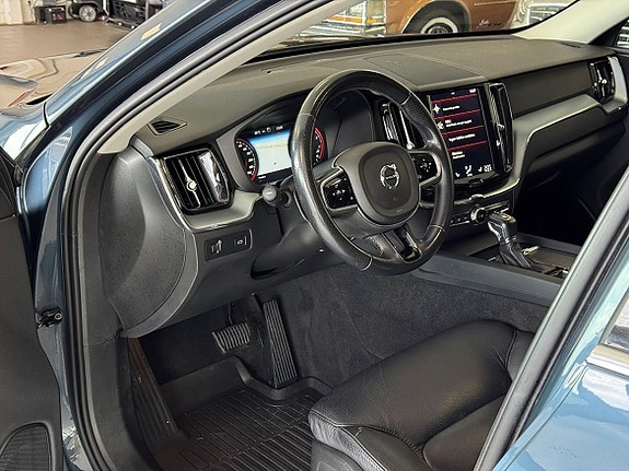 Volvo XC60 10 of 25