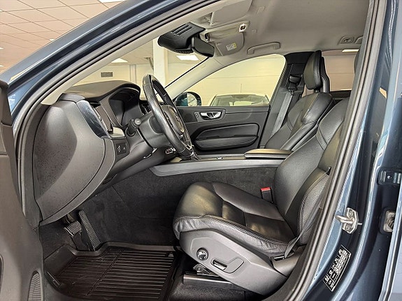 Volvo XC60 8 of 25