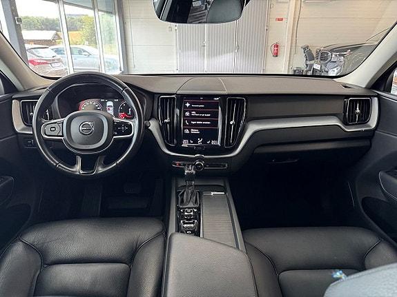 Volvo XC60 11 of 25