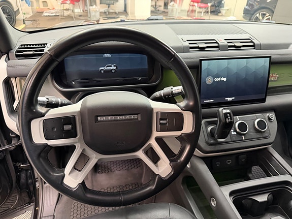 Land Rover Defender 90 9 of 12