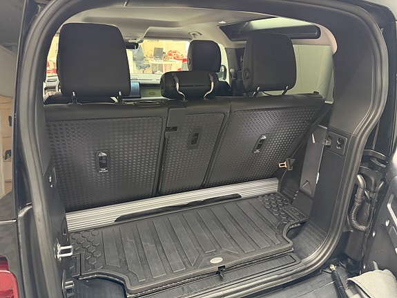 Land Rover Defender 90 12 of 12