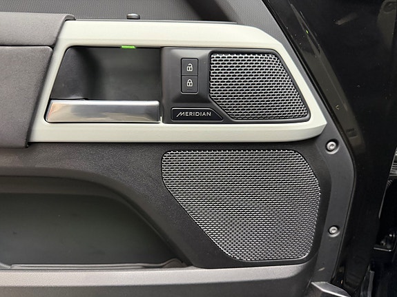 Land Rover Defender 90 7 of 12