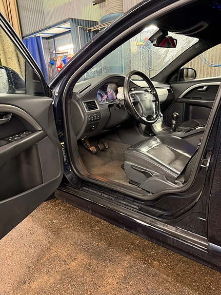 Volvo V70 8 of 8