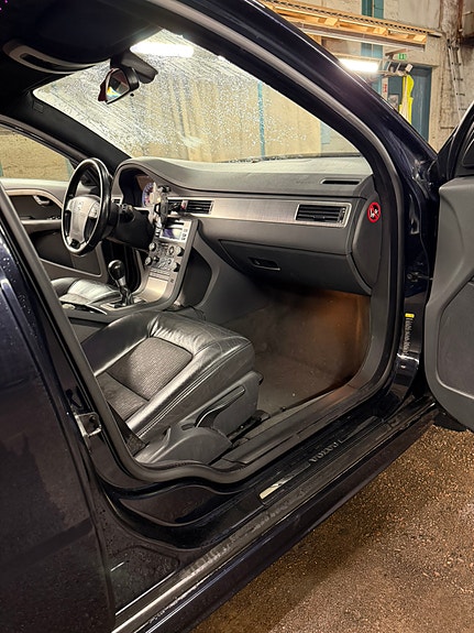 Volvo V70 7 of 8