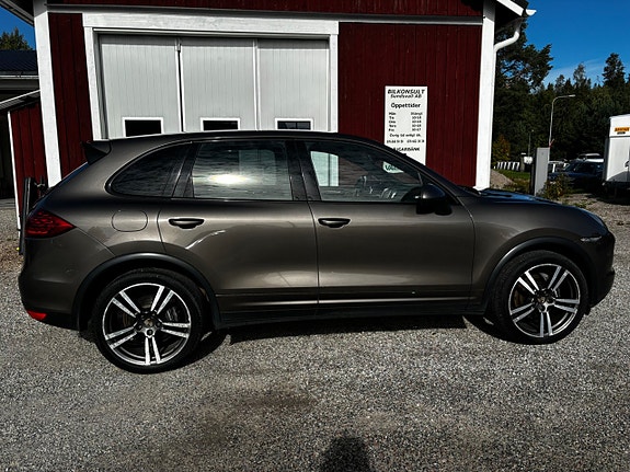 Porsche Cayenne 5 of 11