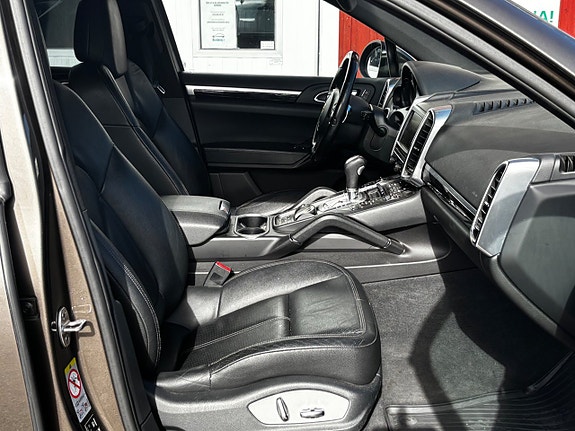 Porsche Cayenne 6 of 11