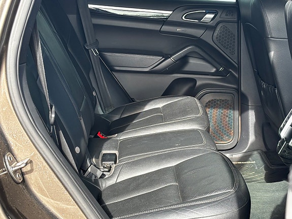 Porsche Cayenne 7 of 11