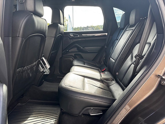Porsche Cayenne 11 of 11