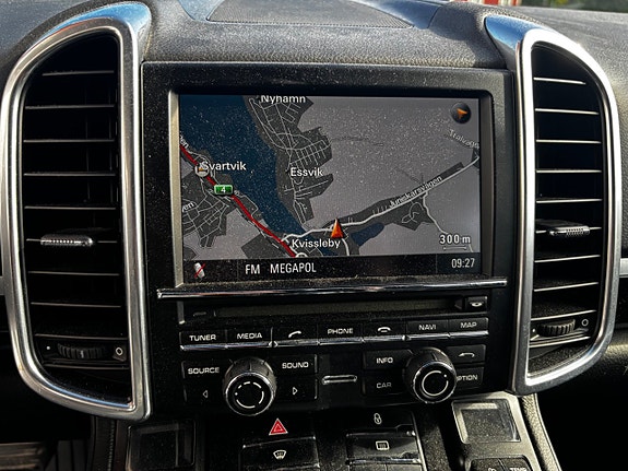 Porsche Cayenne 9 of 11
