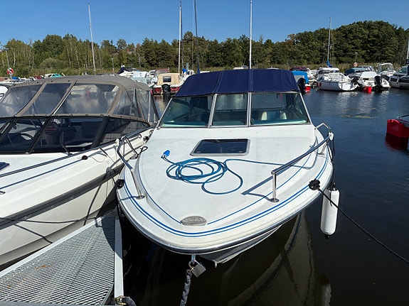 Sea Ray 220 OV 2 of 5