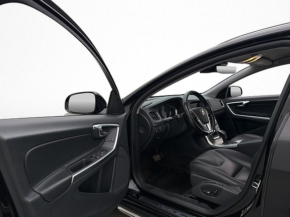 Volvo V60 Cross Country 8 of 26
