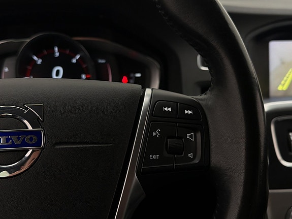 Volvo V60 Cross Country 18 of 26