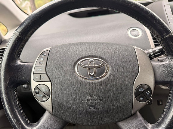 Toyota Prius 13 of 19